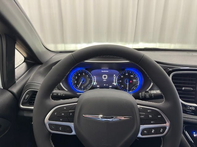 Used 2025 Chrysler Pacifica Select AWD/4WD image 6