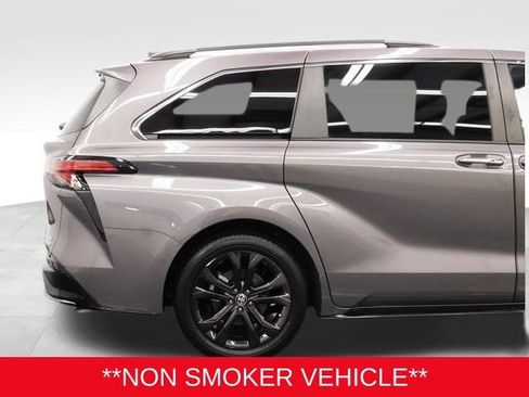 Used 2021 Toyota Sienna XSE w/ XSE Plus Package image 13