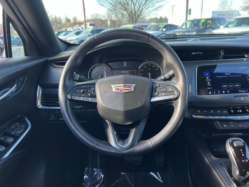 Used 2022 Cadillac XT4 Luxury w/ Cold Weather Package image 16