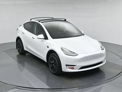 Used 2023 Tesla Model Y Long Range AWD/4WD image 35