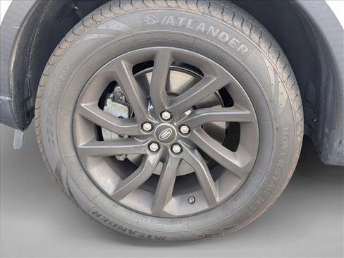 Used 2018 Land Rover Discovery Sport HSE image 26