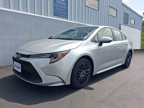 Used 2022 Toyota Corolla LE FWD image 1