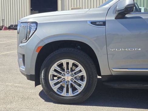 Used 2024 GMC Yukon SLT w/ SLT Luxury Package image 8