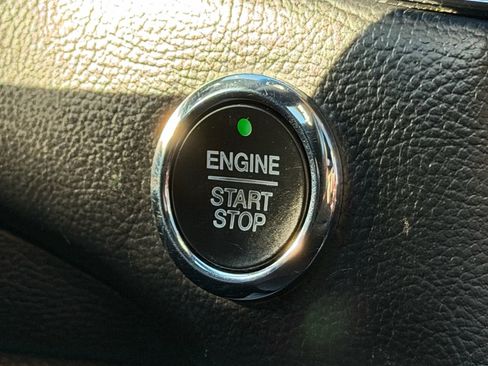 Used 2019 Ford Edge Titanium w/ Equipment Group 301A AWD/4WD image 31
