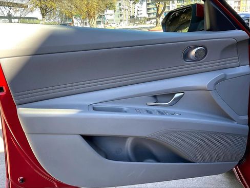 Certified 2025 Hyundai Elantra SEL image 18