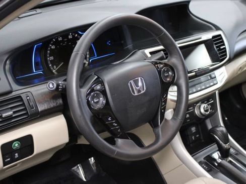 Used 2015 Honda Accord Touring image 12