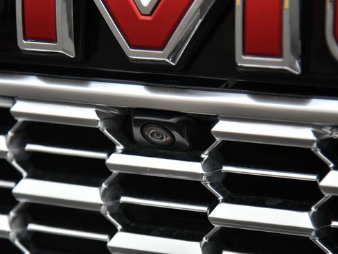 Used 2023 GMC Yukon XL Denali image 12