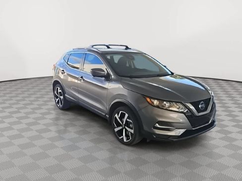 Used 2022 Nissan Rogue Sport SL image 2
