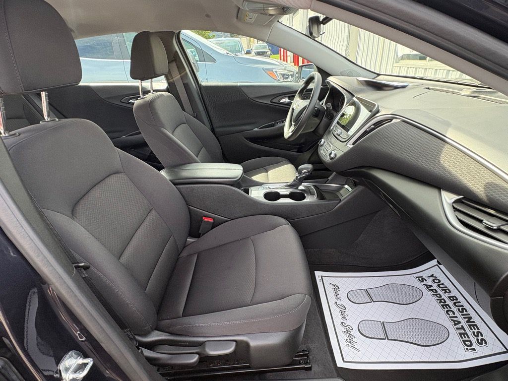 Used 2023 Chevrolet Malibu LT FWD image 17
