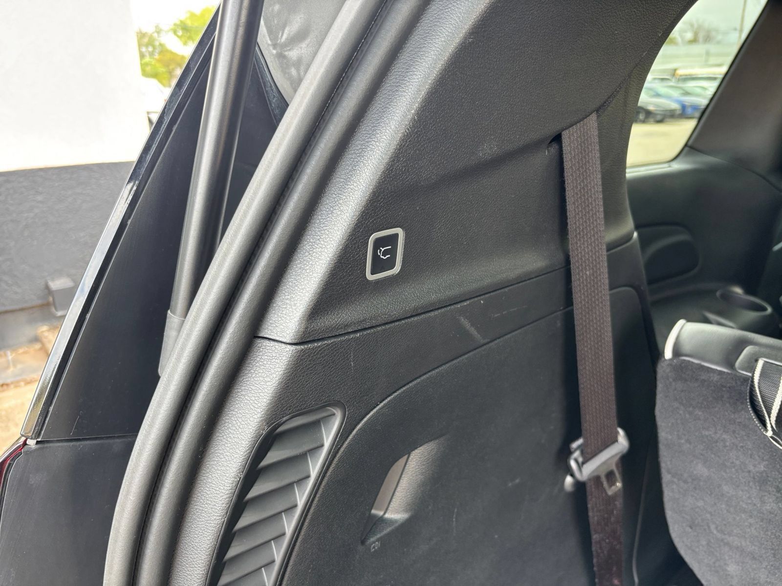 Used 2025 Chrysler Pacifica Limited FWD image 24