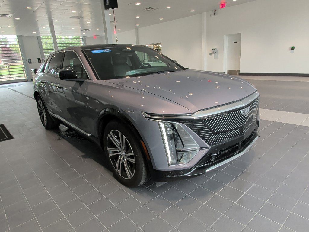 Used 2024 Cadillac Lyriq Luxury AWD/4WD image 1