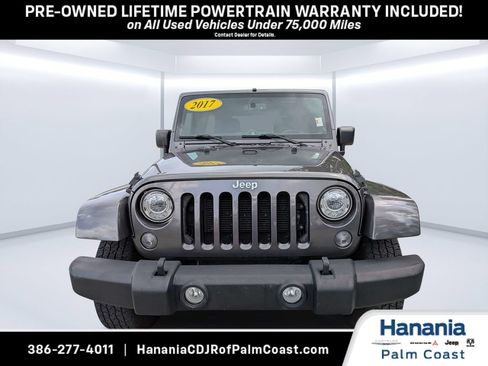 Used 2017 Jeep Wrangler Unlimited Sahara w/ Connectivity Group AWD/4WD image 8