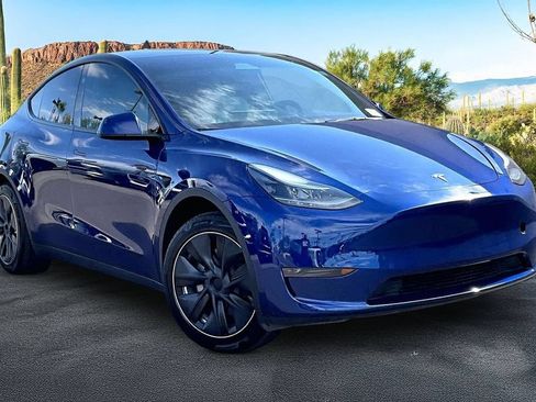 Used 2025 Tesla Model Y Long Range RWD image 12