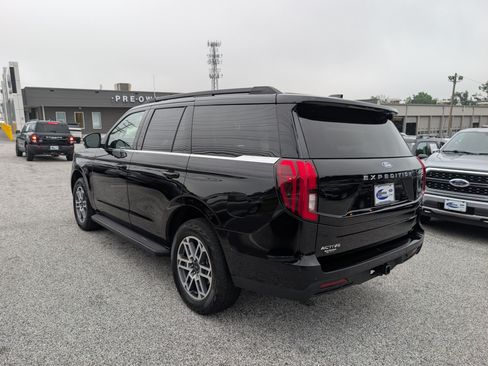 Certified 2025 Ford Expedition Active AWD/4WD image 5