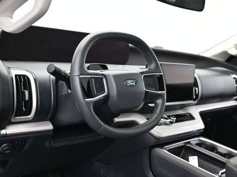 Certified 2025 Ford Expedition Active AWD/4WD image 16