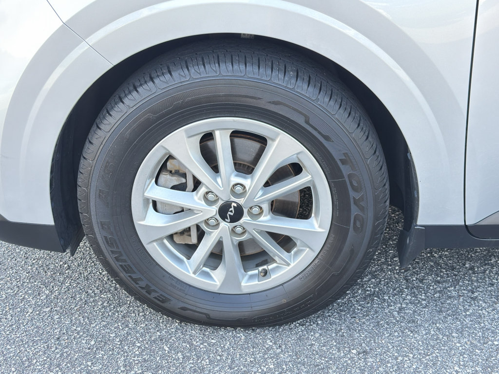 Used 2023 Kia Carnival LX FWD image 34