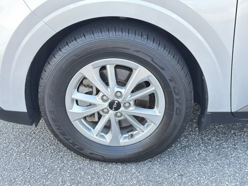 Used 2023 Kia Carnival LX FWD image 34