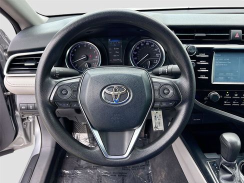 Used 2018 Toyota Camry LE FWD image 11