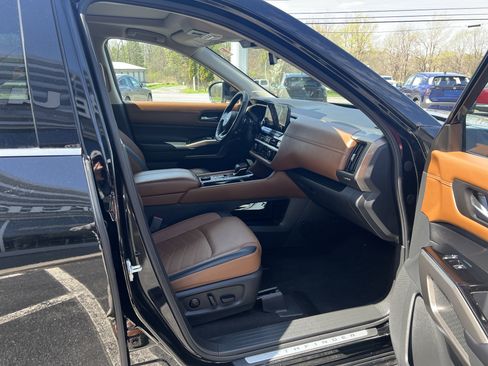 Used 2025 Nissan Pathfinder Platinum w/ Cargo Package AWD/4WD image 12