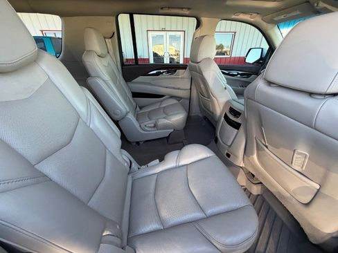 Used 2017 Cadillac Escalade ESV Luxury image 12
