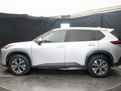Used 2022 Nissan Rogue SV image 9