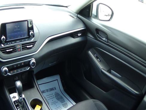 Used 2024 Nissan Altima 2.5 SV image 12
