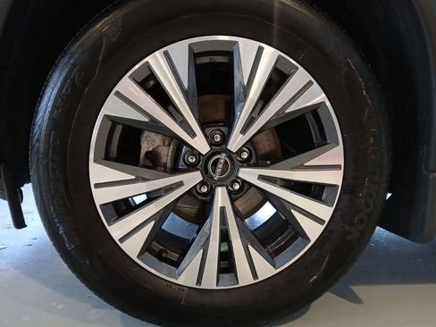 Used 2023 Nissan Rogue SV image 9