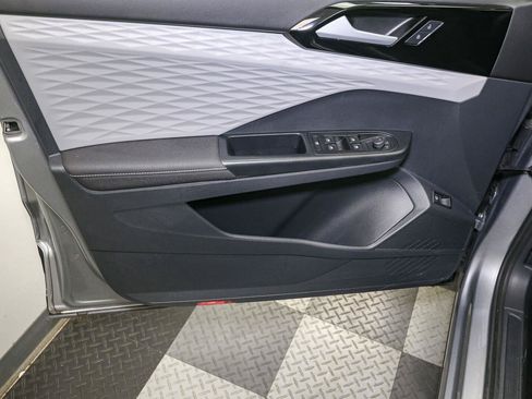 Certified 2024 Volkswagen Taos S FWD image 38