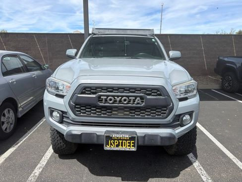 Used 2021 Toyota Tacoma TRD Off-Road w/ Technology Package AWD/4WD image 3