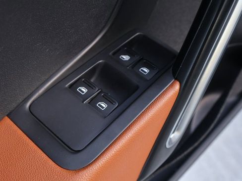 Used 2017 Volkswagen Beetle 1.8T Classic image 12