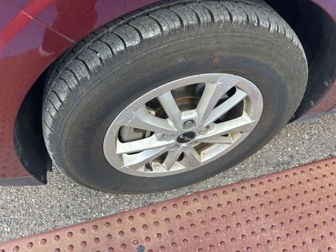 Used 2022 Kia Carnival LX image 8