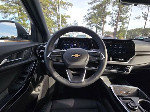 Used 2026 Chevrolet Equinox LT w/ Convenience Package II image 12