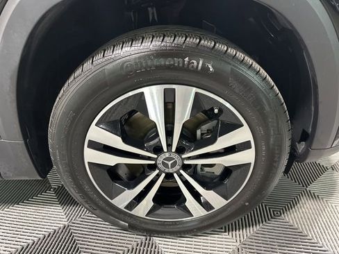 Used 2025 Mercedes-Benz GLB 250 4MATIC image 9