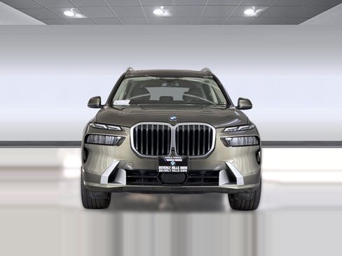 Used 2025 BMW X7 xDrive40i AWD/4WD image 6