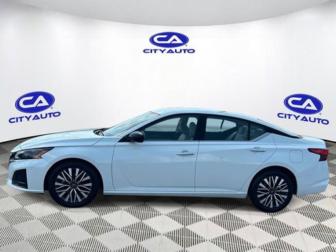 Used 2025 Nissan Altima 2.5 SV FWD image 7