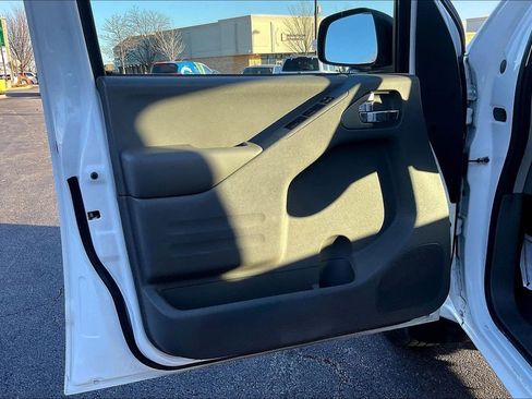 Used 2019 Nissan Frontier SV image 26