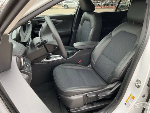 Used 2025 Buick Envista Preferred image 13