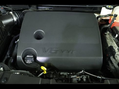 Used 2023 Chevrolet Traverse LT w/ LT Premium Package AWD/4WD image 22