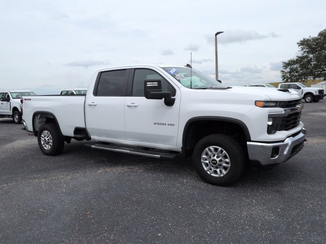 Used 2025 Chevrolet Silverado 2500 LT w/ Convenience Package AWD/4WD image 2