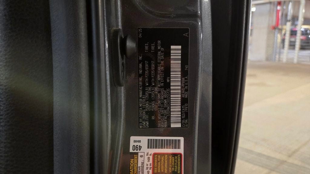 Used 2025 Toyota Sienna XLE FWD image 50