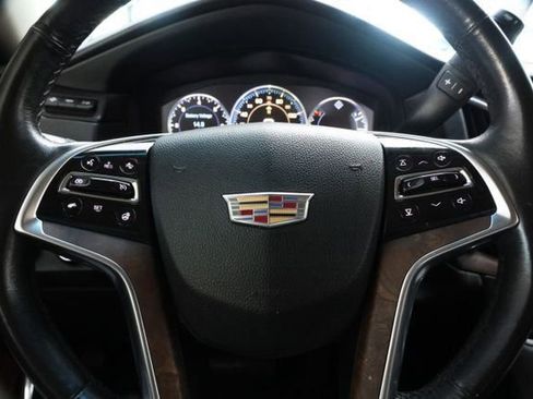 Used 2015 Cadillac Escalade Luxury image 17
