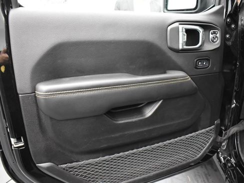 Used 2025 Jeep Wrangler Unlimited Sahara AWD/4WD image 5