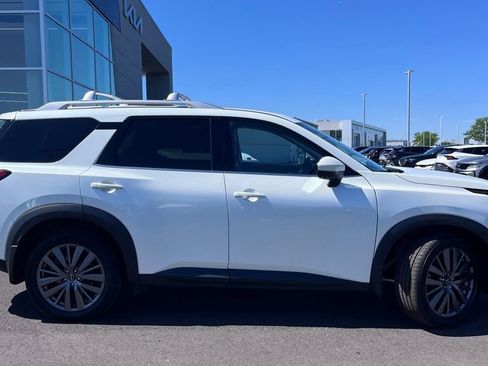 Used 2023 Nissan Pathfinder SL w/ SL Premium Package AWD/4WD image 2