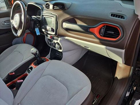 Used 2016 Jeep Renegade Latitude image 22