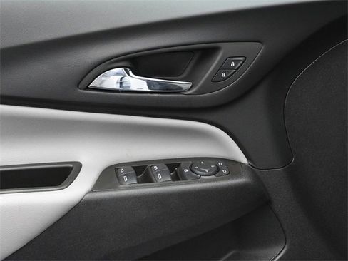 Used 2023 Chevrolet Equinox LS image 16