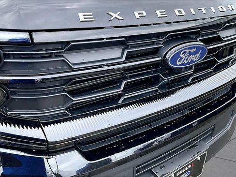 Certified 2025 Ford Expedition Active AWD/4WD image 30