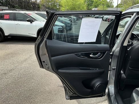 Used 2017 Nissan Rogue Sport SL image 23