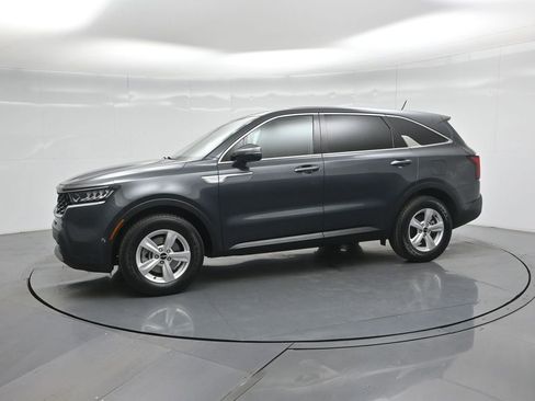 Used 2023 Kia Sorento LX image 32