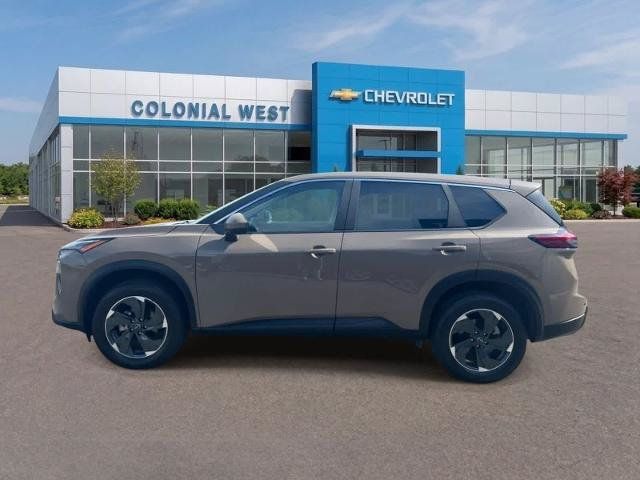 Used 2025 Nissan Rogue SV AWD/4WD image 3