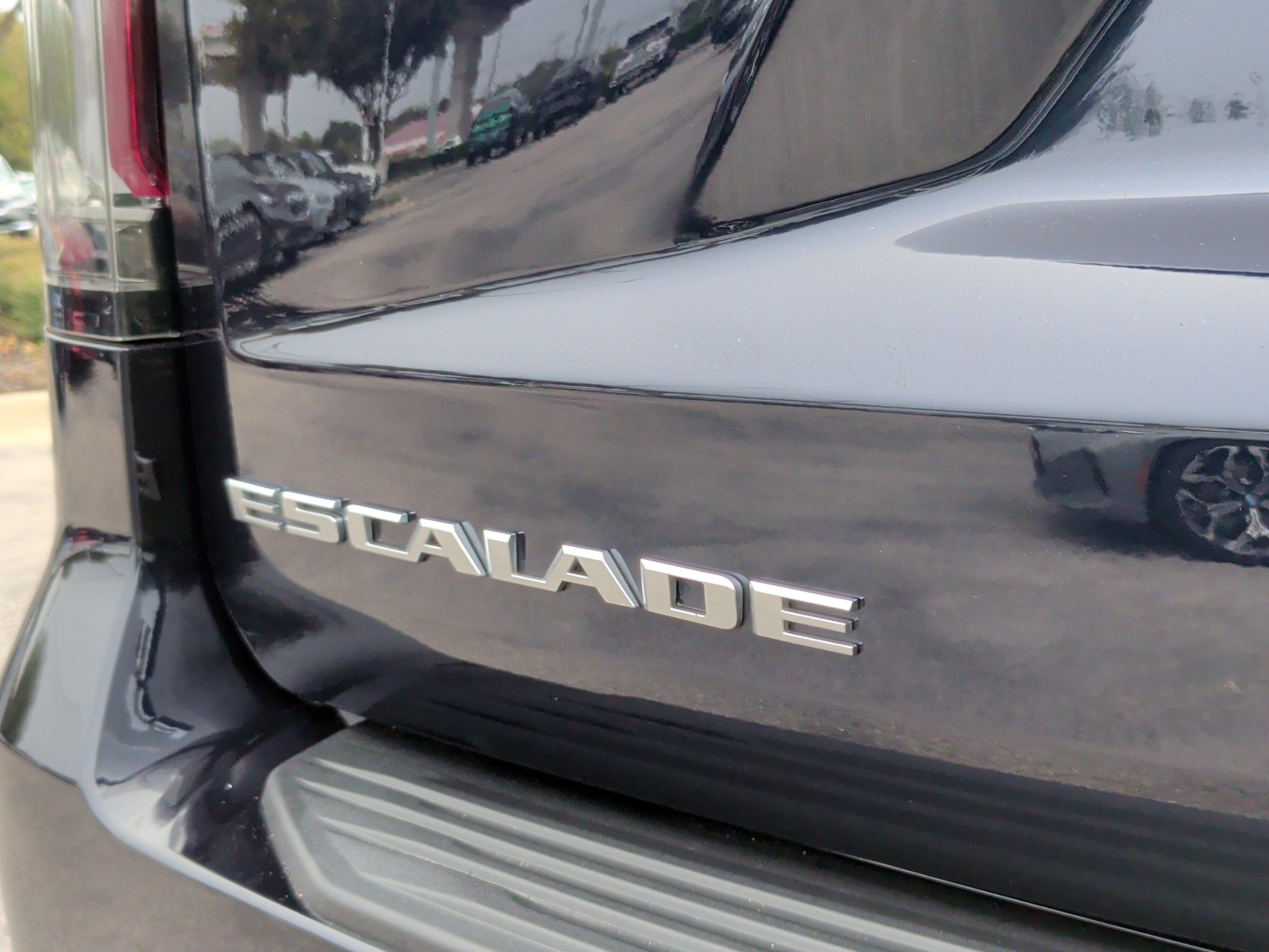 Used 2024 Cadillac Escalade Premium Luxury AWD/4WD image 13